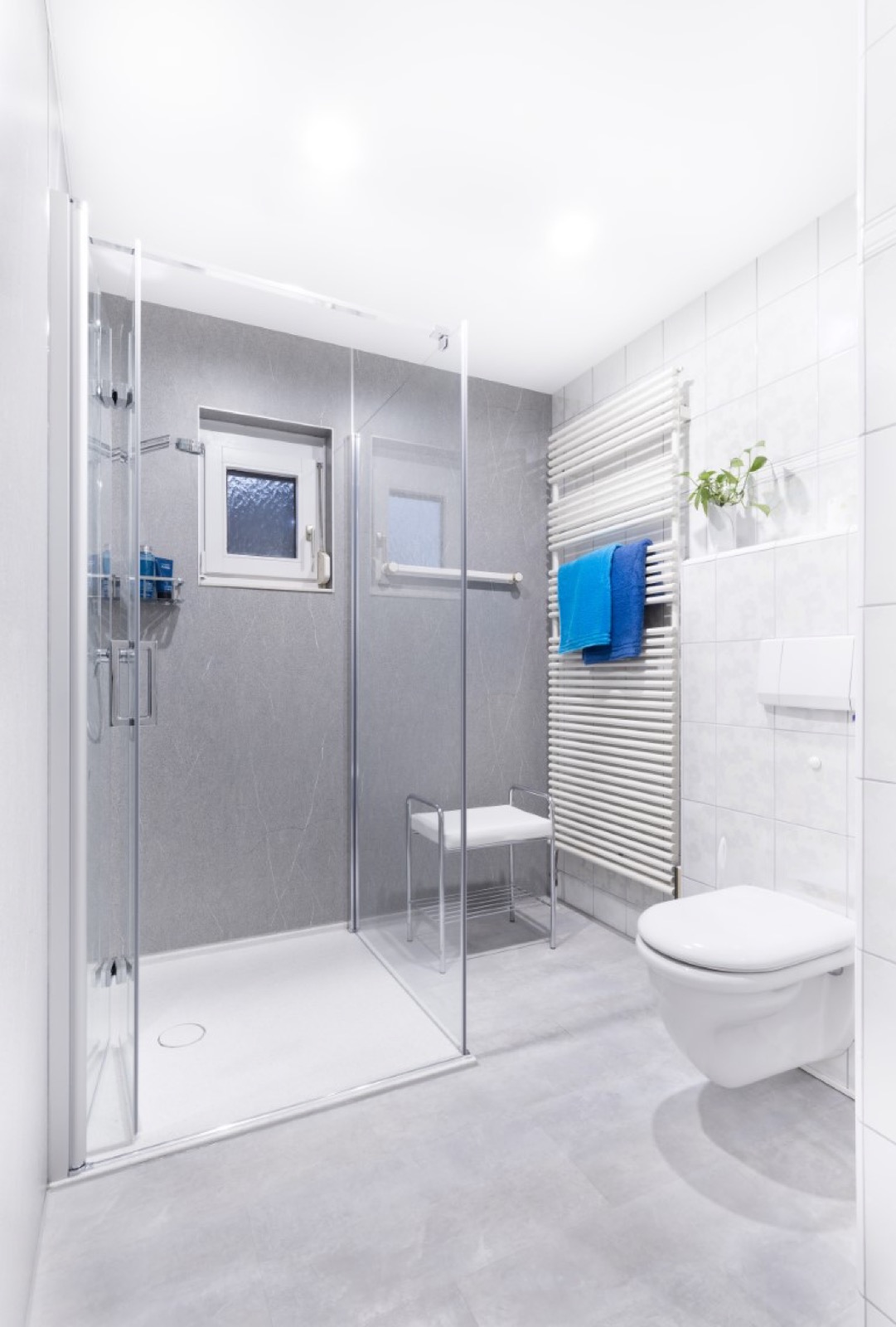 Barrierefreies Bad mit bodengleicher Dusche