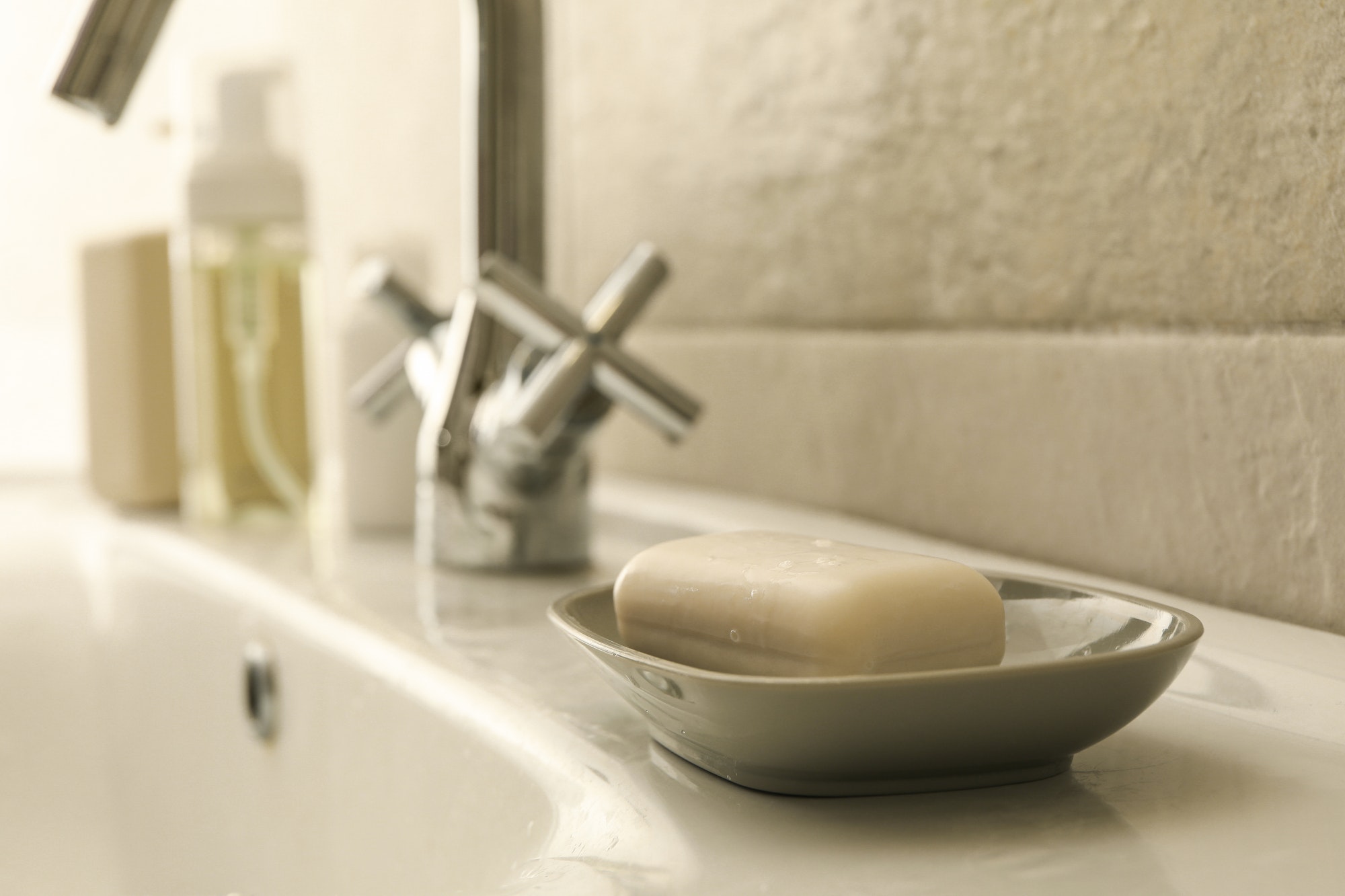 Badezimmer Wien ᐅ Das barrierefreie, fugenlose Bad von InnSAN - HIER ...